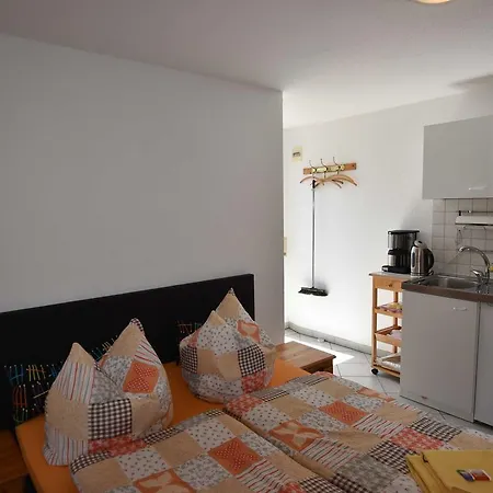 Quaint Bungalow In Stove Near The Beach *