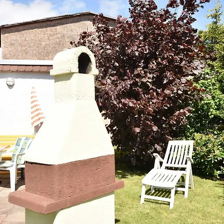 Hébergement de vacances Quaint Bungalow In Stove Near The Beach *